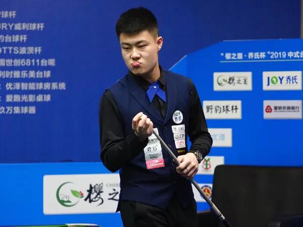 两队的交锋 两队的交锋