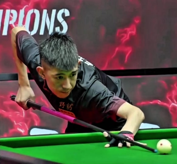 形成了巨大 形成了巨大